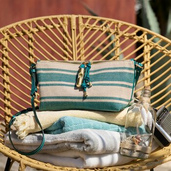 フルラからイタリアンサマーを体現した新作バッグ「フルラ デビー」 が登場