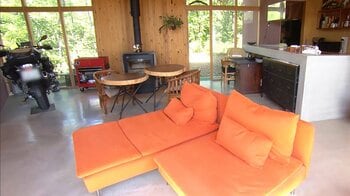 575坪・3LLDK「薪ストーブの火とバイクを見ながら酒を…」建築のプロが理想のスローライフを形にした家『ウラマヨ！』