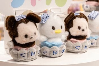 ディズニーストアが群馬県に初出店で行列【写真50枚】温泉をモチーフとした「うるぽちゃちゃん」限定商品も！