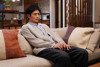 椿（松下洸平）が“部室”からの引っ越しを決意する＜『いちばんすきな花』第6話完全版＞