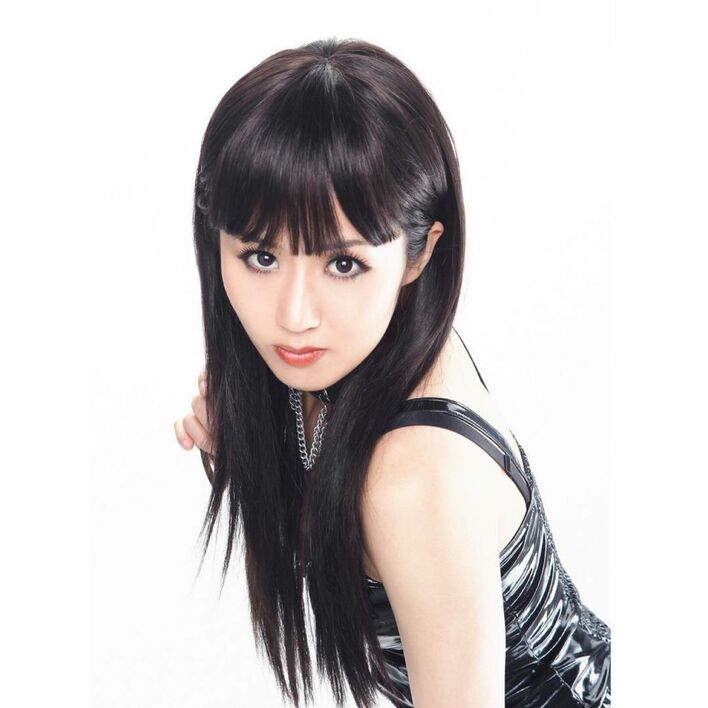網タイツ×ボンテージで一世風靡】にしおかすみこ “渾身の自撮り”で50歳