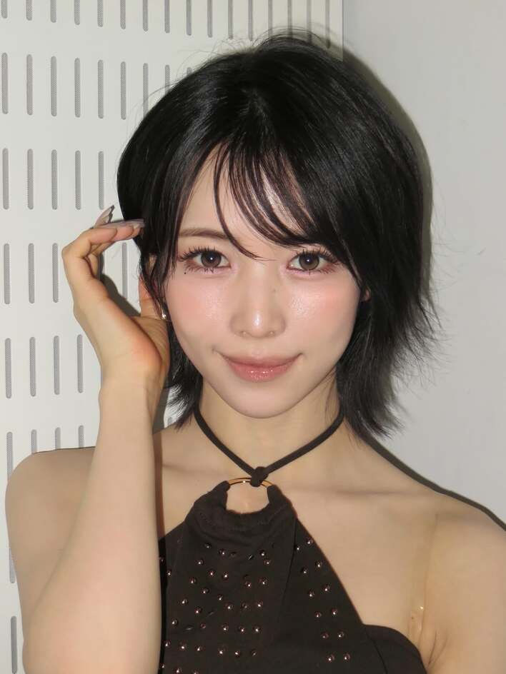 艶めきが凄い」NiziU・MAYA 大胆肌見せ衣装の“破壊力半端ない”スタイル