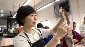 途上国の力を信じ、現地の素材と技術で世界に挑むマザーハウス代表・デザイナー 山口絵理子に密着