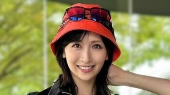 「スタイル良すぎる」横山ルリカ “ミニ丈ワンピ”のゴルフウェアで美脚披露 ナイスショット公開に「スイングがサマになってる」