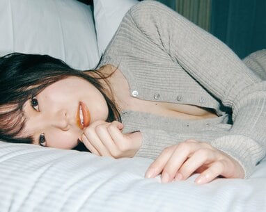 松田里奈　サイン入り写真 着物姿 櫻坂46松田里奈 大人な魅力あふれるボディスーツ姿を解禁 1st写真集が1