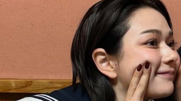 【画像9枚】「親子愛に感動」村重杏奈 屋久島で父と顔を寄せ合う仲良し2ショット披露！自然に囲まれ肩を並べた食事風景を見る