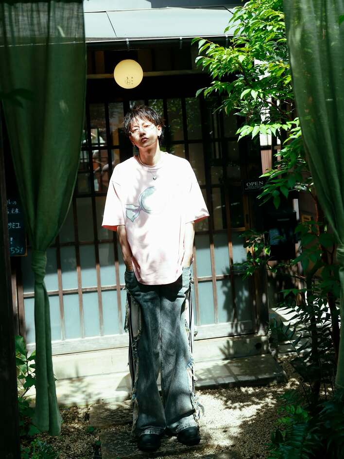 佐藤健 約2ヵ月ぶりの投稿でオフ感満載ショット大公開！近距離の横顔