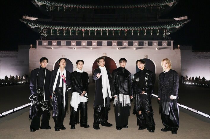 緊張しちゃって！」BTS・Vのおちゃめが炸裂！ “完全体”ライブで新曲