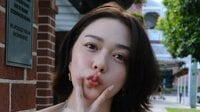 村重杏奈「ダイナマイトセクシーって呼ばれる」ピタッとトップスの両肩大胆見せ＆ヘソ出しコーデ披露！大人の色気漂う美ボディーに「いい女すぎて泣ける」