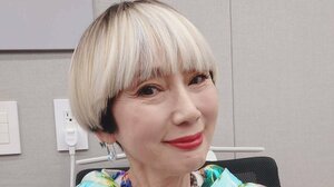 秋野暢子 製作中のガラスのお椀を披露！繊細さが光る“四季の花”を描いた作品に「才能がすごい」「こんなお皿でご飯を食べてみたい」