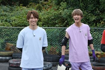 藤原丈一郎がパンスト被ってボウリング！高橋恭平「これはマジで激レアや」