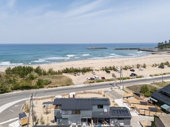 海とサウナを独り占めできる『大人のサロン』へ。絶景アウトドア施設「イワドベース」が完全リニューアル！【入場料1,100円→当面無料】の記念キャンペーンを実施