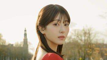 【先行カット解禁】浜辺美波 背中ざっくりワンピース姿公開！最新写真集発売に「もう期待しかない！」などファン歓喜