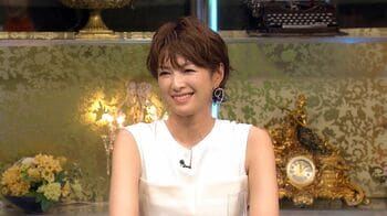 ほろ酔いの吉瀬美智子が足の指を見るため近づいてきて…男性陣が完全にデレデレ！