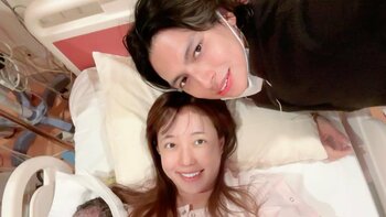 「すごい目の色」川崎希＆アレク 次女の生後3週間記録を公開！ぱっちりおめめのカメラ目線ショットに「パパにそっくり！」「お人形さんみたい」