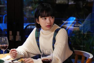 紗良（見上愛）が雑談をしない理由と同僚に見せた笑顔に反響「紗良の