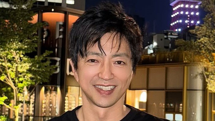 「胸板ぱんぱん」大沢たかお 夜の東京タワー前で“待ち合わせショット”を披露！眩しすぎる笑顔で駆け寄る姿に「呼吸が止まるほど素敵」