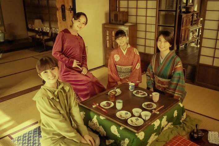 【実際の投稿】なつ美（芳根京子）ら四姉妹のかわいいオフショットも見る