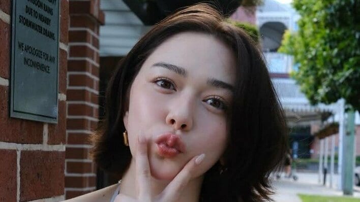 村重杏奈「ダイナマイトセクシーって呼ばれる」ピタッとトップスの両肩大胆見せ＆ヘソ出しコーデ披露！大人の色気漂う美ボディーに「いい女すぎて泣ける」