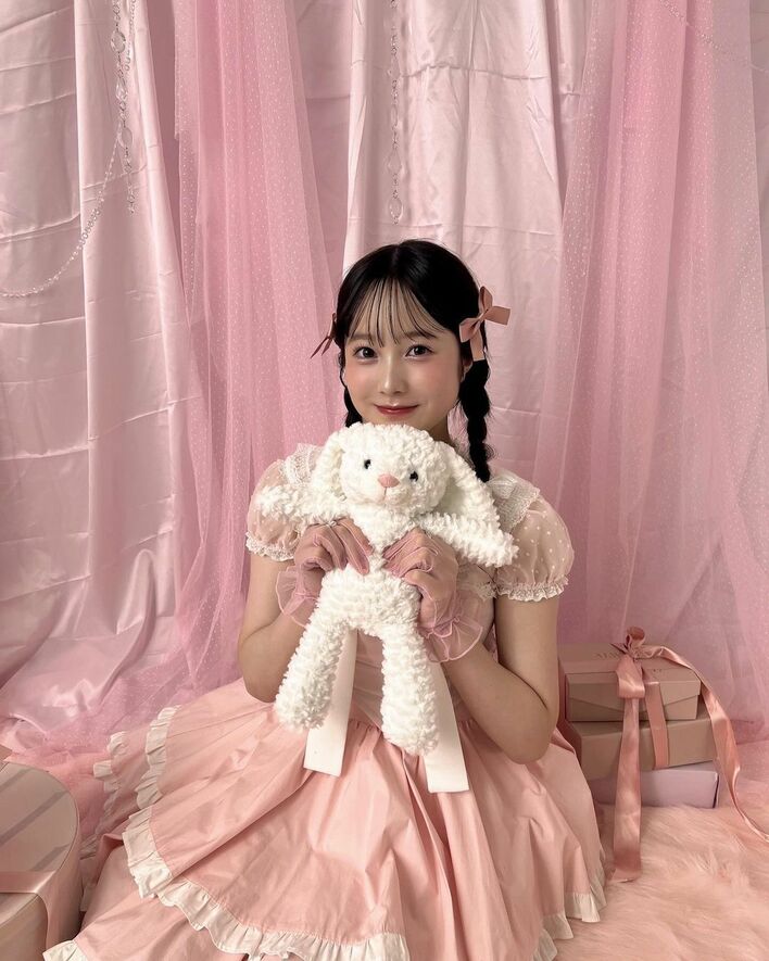 めっちゃ成長してる」本田紗来(17) ミニ丈ワンピの天使コーデを公開し