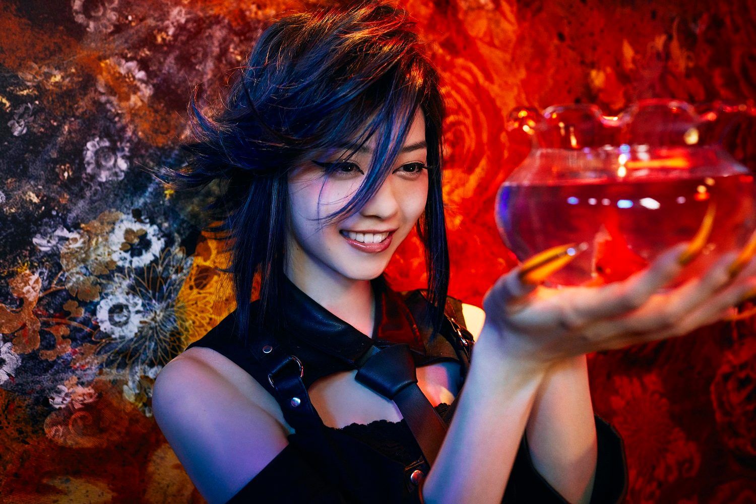 西野七瀬、黒のタイト衣装で“猫娘役”に挑戦！映画「ホリック xxxHOLiC