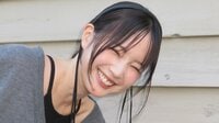 本田翼 「水も滴るいい女」住宅街で雨の中たたずむ姿を公開！プライベート感あふれる傘差しショットに「雨でもめっちゃ映える」「最高に可愛い」