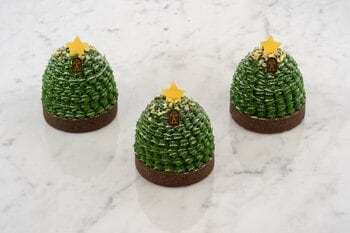 フランス・パリのサロン・ド・テ「アンジェリーナ」より、クリスマスツリーをモチーフにしたモンブランやクリスマス仕立ての大きなモンブラン登場！