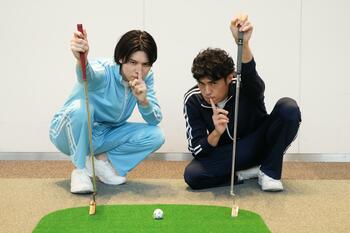 祝27歳！萩原利久 誕生日に“激甘ルール”で小島よしおと激突！異色のロボット格闘＆ゴルフ対決「勝利というプレゼントをザクザクいただく」