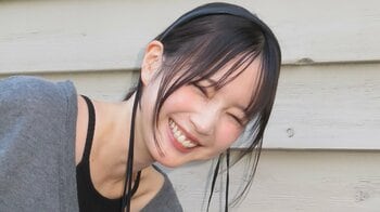 本田翼 「水も滴るいい女」住宅街で雨の中たたずむ姿を公開！プライベート感あふれる傘差しショットに「雨でもめっちゃ映える」「最高に可愛い」