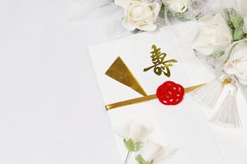 ご祝儀はオンラインでクレカ決済！カラードレスは黒がトレンド！？イマドキの結婚式の常識を調査