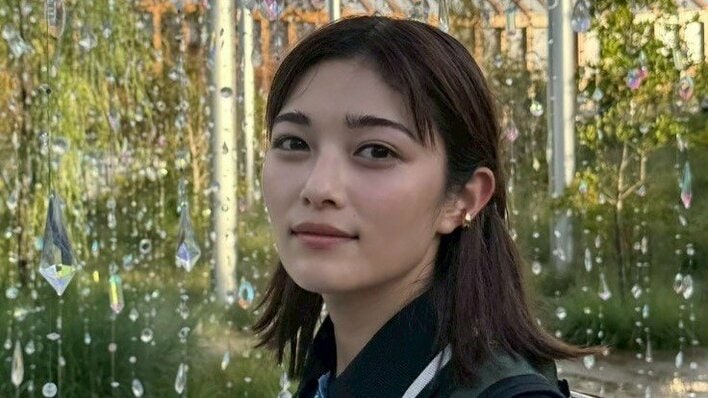 井上咲楽 ミャクミャクとの“近距離ツーショット”公開！「賑やかな万博でした」自然の中にあるパビリオン満喫で大人っぽい横顔も披露
