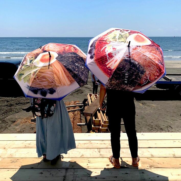 “しずる感”あふれるビジュアルが話題に！「AFURI」の“らーめん”傘はどうやって生まれた？