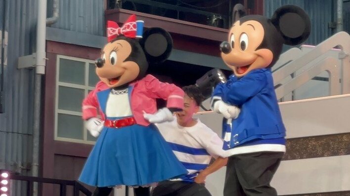 『ジャンボリミッキー』アレンジされた新ダンスフェスがディズニーシーで開催！火花や水しぶきで会場大盛り上がり