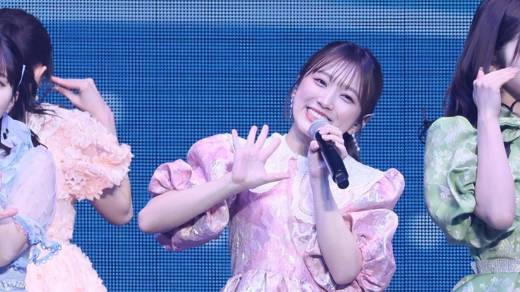 矢吹奈子 プリンセスのような衣装で登場！“なこみく”田中美久らと一緒