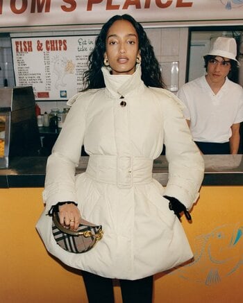 バーバリー、阪急うめだ本店にてアウターウェアを展開するポップアップストアをオープン