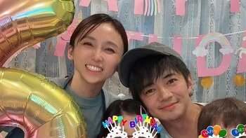 「大きくなるの早い」吉木りさ＆和田正人 子供とピッタリくっついた家族4ショット公開！6歳誕生日プレゼントでカメラを持って喜ぶ長女に「立派なレディー」
