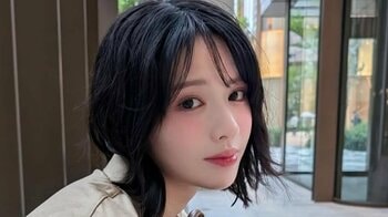 「なにが違うんw」FRUITS ZIPPER鎮西寿々歌 “史上最難関の間違い探し”な爽やか桜ショットが話題！投稿された2枚の写真に「サイゼよりムズい」