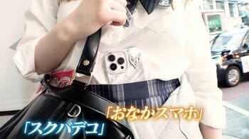 JK新トレンド“おなかにスマホ”！？ 人気のパドレス野球帽に“スクバデコ”  横長バッグなど街中のトレンドを調査