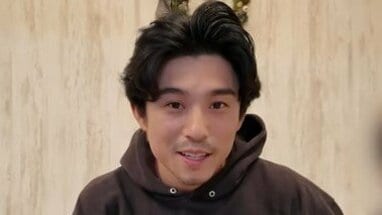 中尾明慶 妻・仲里依紗と12歳長男の卒業式に参列「一番ママが目立つ服