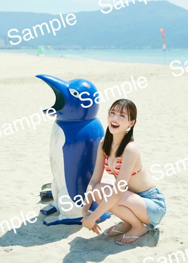 自身初ランジェリーカット公開！寝転ぶ“みーぱん”大人っぽさと透明感が