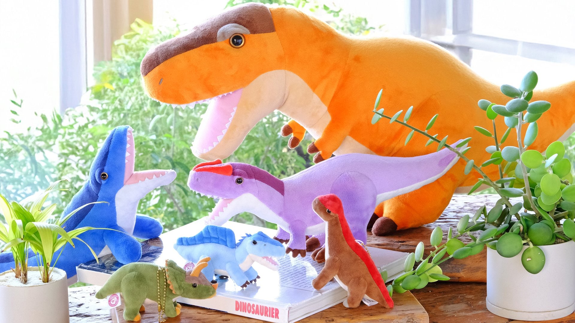 可愛さと恐竜・古生物の魅力をぎゅっと詰め込んだぬいぐるみシリーズ