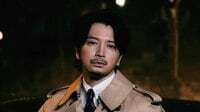 松本潤 シックな佇まいのトレンチコート姿を公開！「Aquascutum」トレンチコートアンバサダー就任で英国感ある記念ムービーも解禁