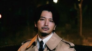 松本潤 シックな佇まいのトレンチコート姿を公開！「Aquascutum」トレンチコートアンバサダー就任で英国感ある記念ムービーも解禁