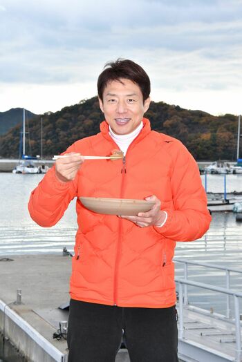 松岡修造 食レポを放棄！？「エビの香りがすごいんで、しゃべりたくない」