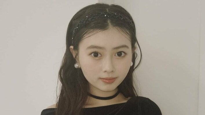 「今日好き」“おひなさま” マネ撮影の“彼氏目線”オフショット披露！長浜広奈 上目遣いで見つめる姿に「可愛すぎてキュン死」「やられました」