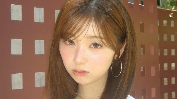 NiziU・MIIHI 花火デートショットにファン歓喜！プライベート満喫のRIKUとの仲良しすぎる乾杯シーンも「スタイリングも全部可愛い！」「ドラマのワンシーンやん」