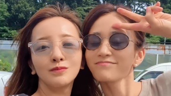 神動画すぎる」前田敦子 板野友美との“2人旅”の様子を公開！お