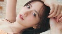 乃木坂46・金川紗耶 オレンジビキニ姿の“抜群スタイル”がわかるショット披露！1st写真集でドゥブロブニクの絶景に囲まれたビーチで撮影の先行カット解禁