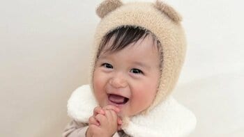 「一生見てられる」生後10ヵ月の男の子が鏡もち姿で“とろける瞬間”に反響！年賀状の写真撮影中に見せた様子に「間違いなく天使」【激かわキッズ奇跡の瞬間】