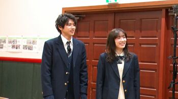 永野芽郁＆山田裕貴「めっちゃ燃えてます」“君ここ”制服姿で「学校かくれんぼ」に参戦！